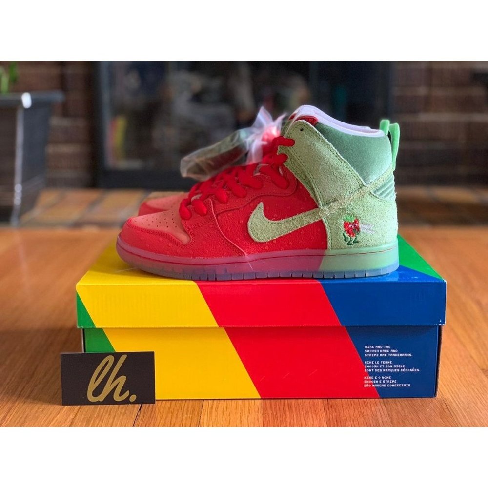 Sz 9.5 Nike SB Dunk High "Strawberry Cough"